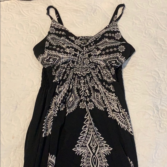 Dresses & Skirts - Black & white sundress (worn 2-3times)